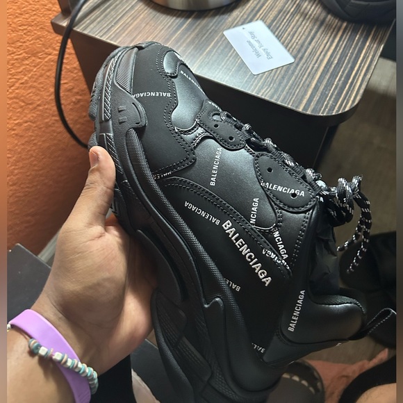 Balenciaga all over logo, size 43Uk; 10 USA - Picture 2 of 3